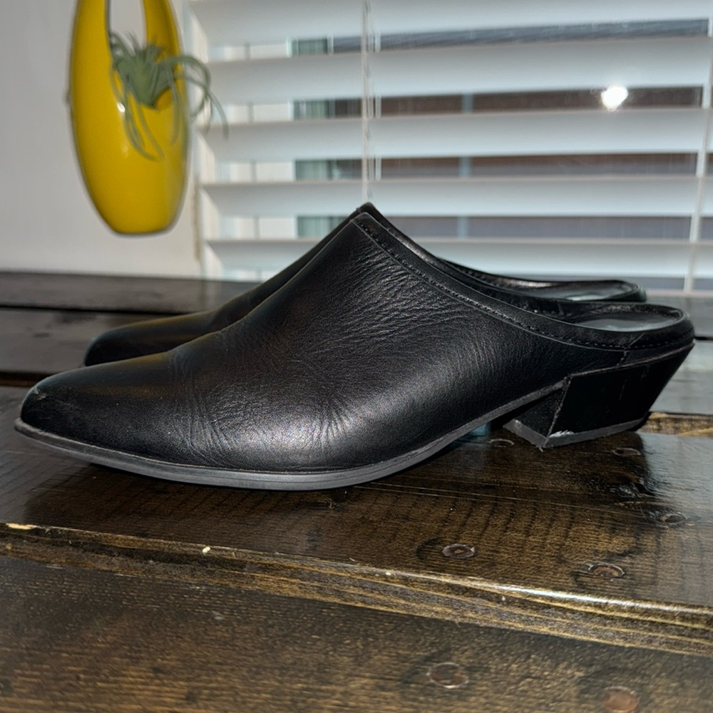 Vagabond Black Leather Mules